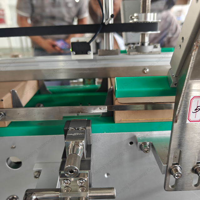 Fully Automatic Book Cartoning Machine Glue Spray Seal Book Box Packing Machine